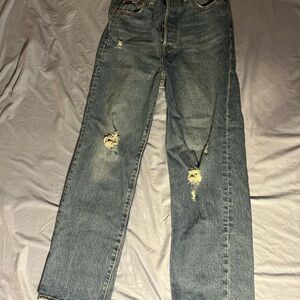 Women’s Levi Distressed Jeans